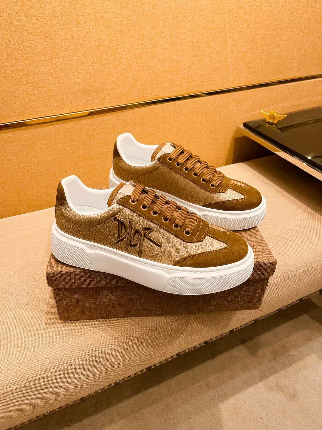 Men's shoes💰 400💰🔥【Dior】🔥Men's high-end brand of shoes official website 1:1 latest masterpiece: the upper is made of Italian imported first-layer cowhide with a comfortable and breathable lining➕original non-slip and wear-resistant outsole🔥, making walking more convenient and comfortable! An exclusive new model, a stunning work, a beautiful 1:1 replica [color] compared to the official quality! Create a fashionable personality to set off your uniqueness! A must-have for trendy men! Classic🔥Size: 38-44 Color: 🔥Multiple colors available🔥